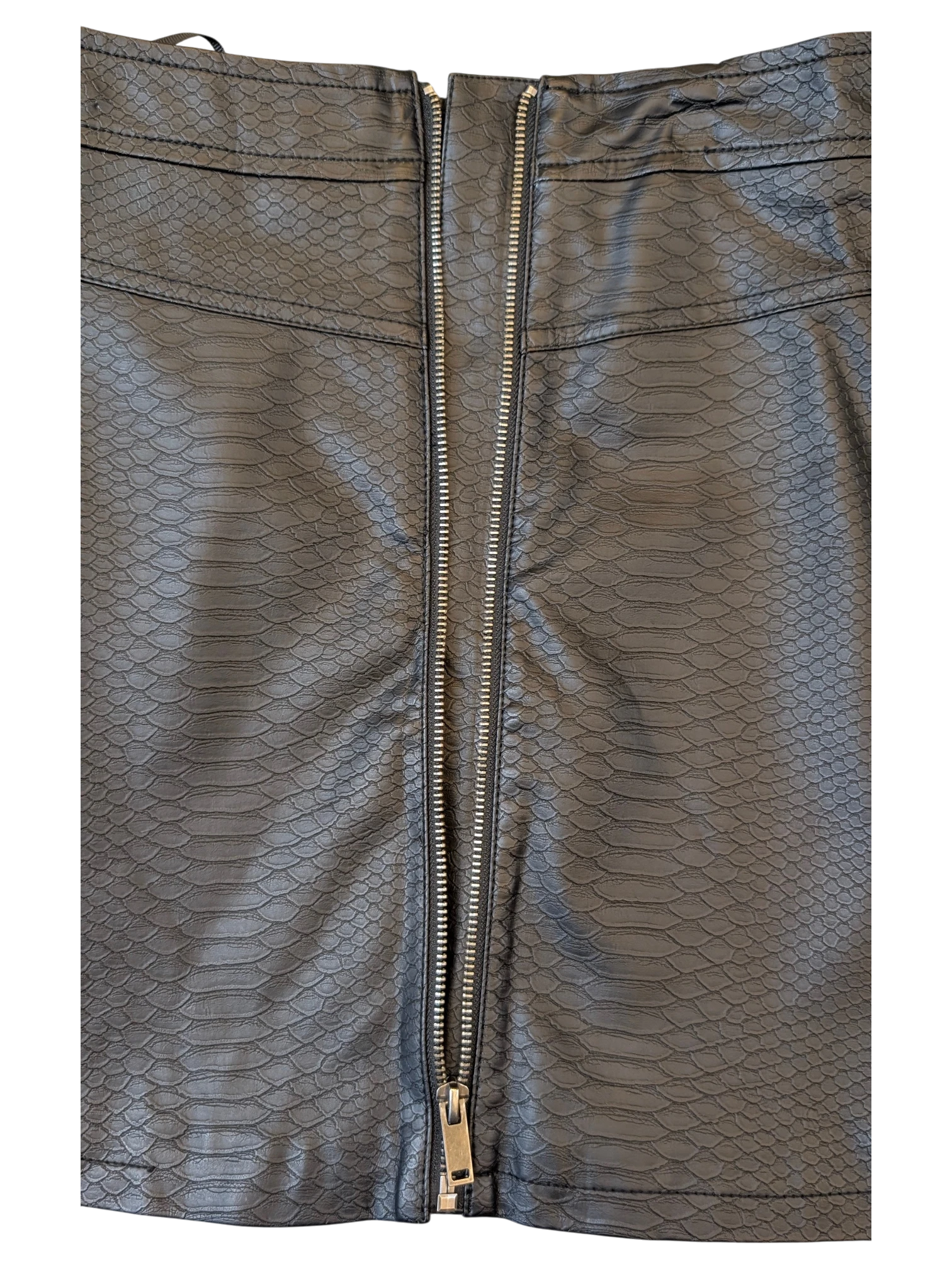 JAKE & IPI Costes black faux leather mini skirt featuring a textured snakeskin pattern and a full-length front zipper.