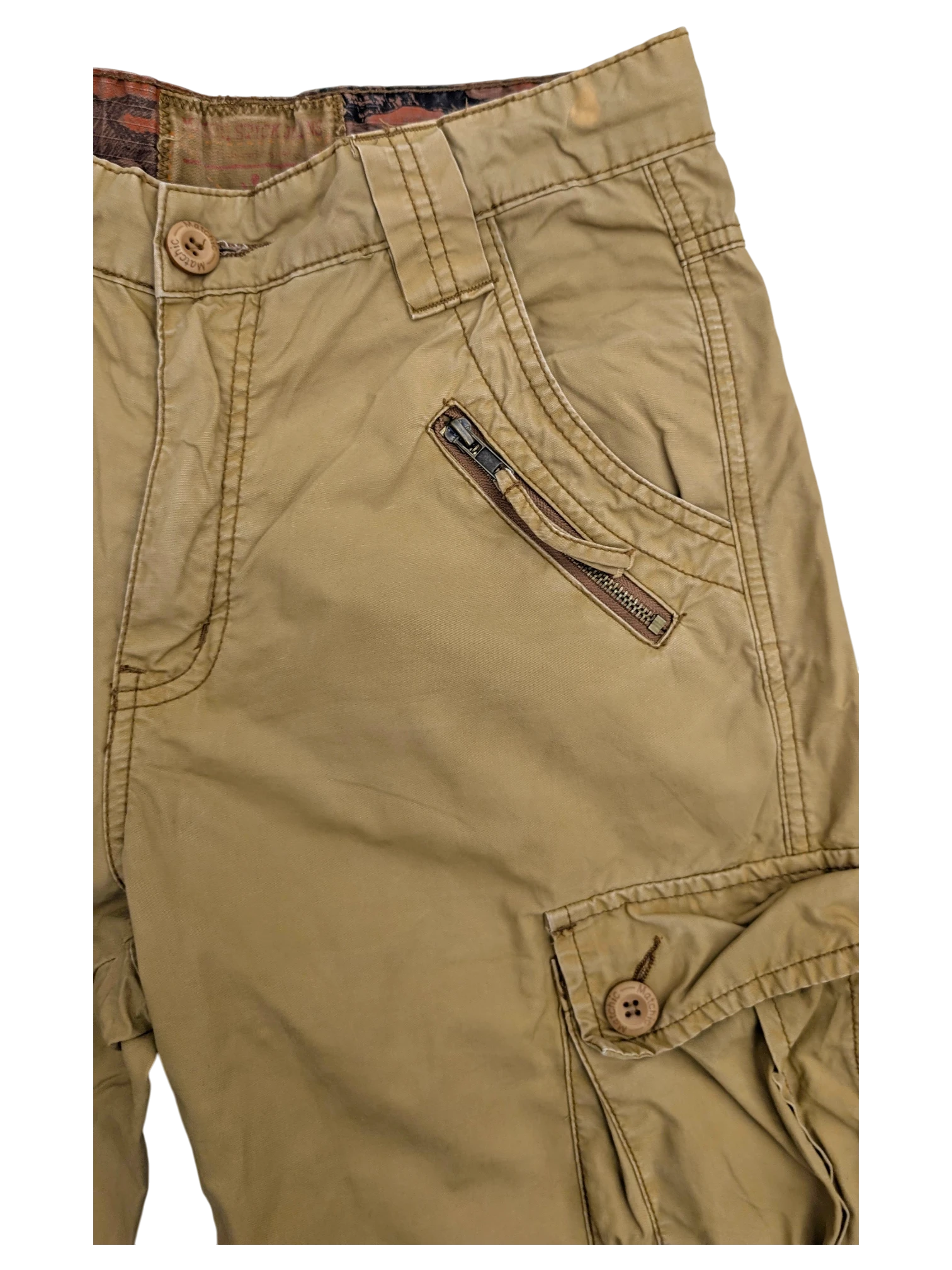 JAKE & IPI khaki cargo pants with zippered pockets and button closures. Cotton blend material.