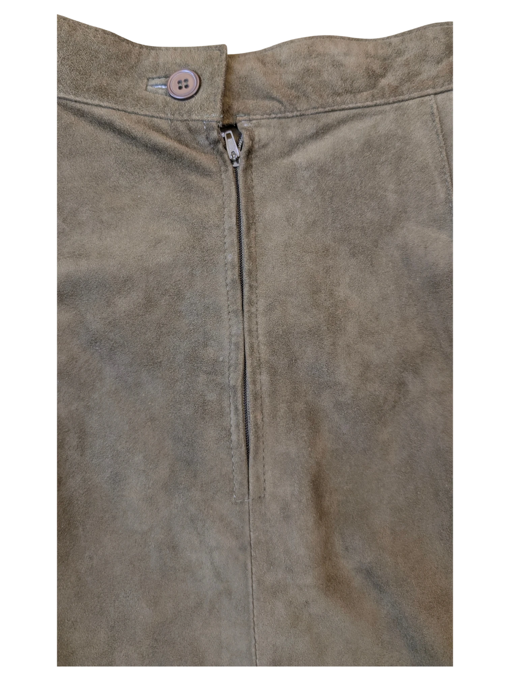 JAKE & IPI olive green suede skirt featuring a button closure and a central vertical zipper.