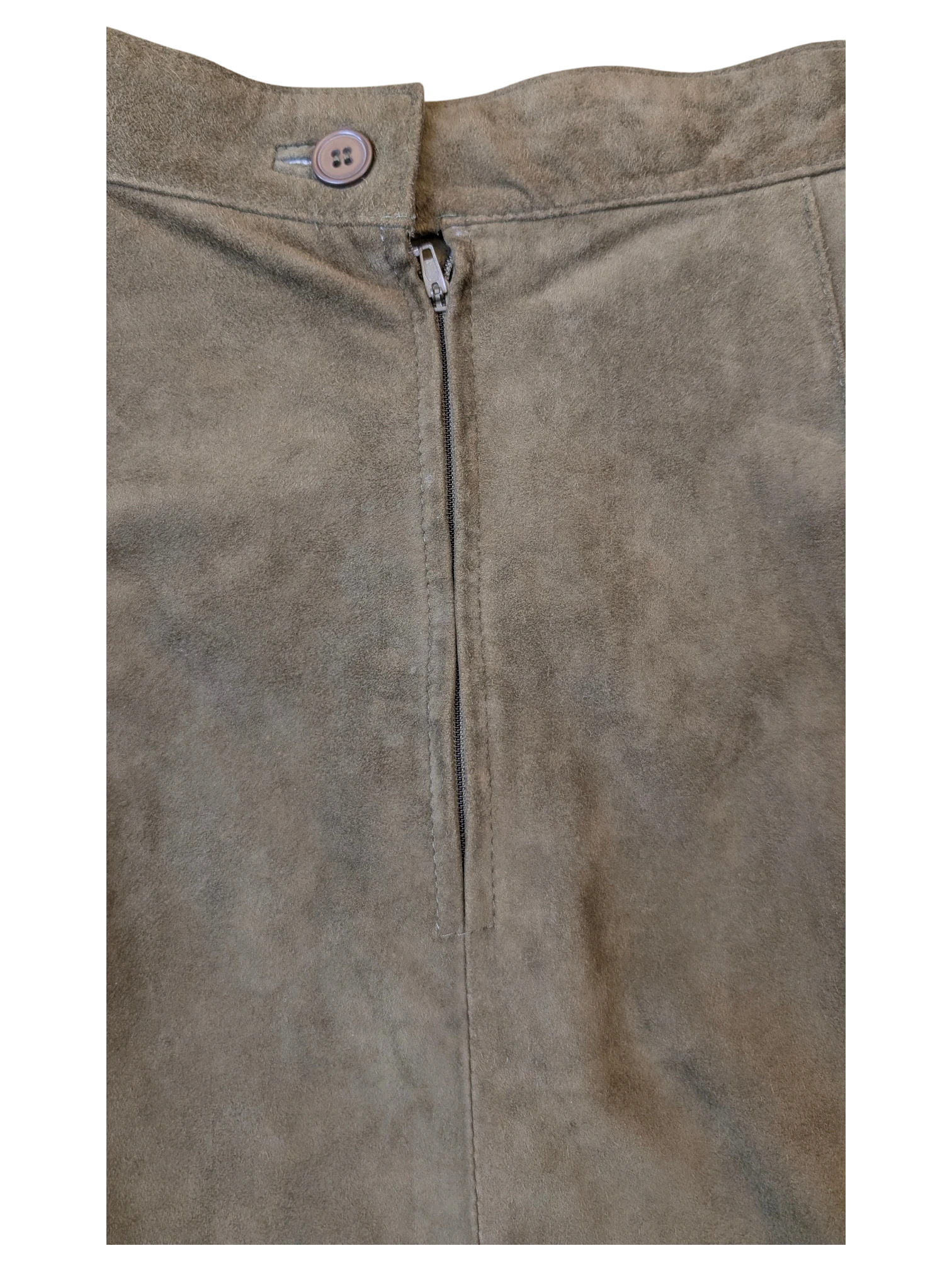 JAKE & IPI olive green suede skirt featuring a button closure and a central vertical zipper.