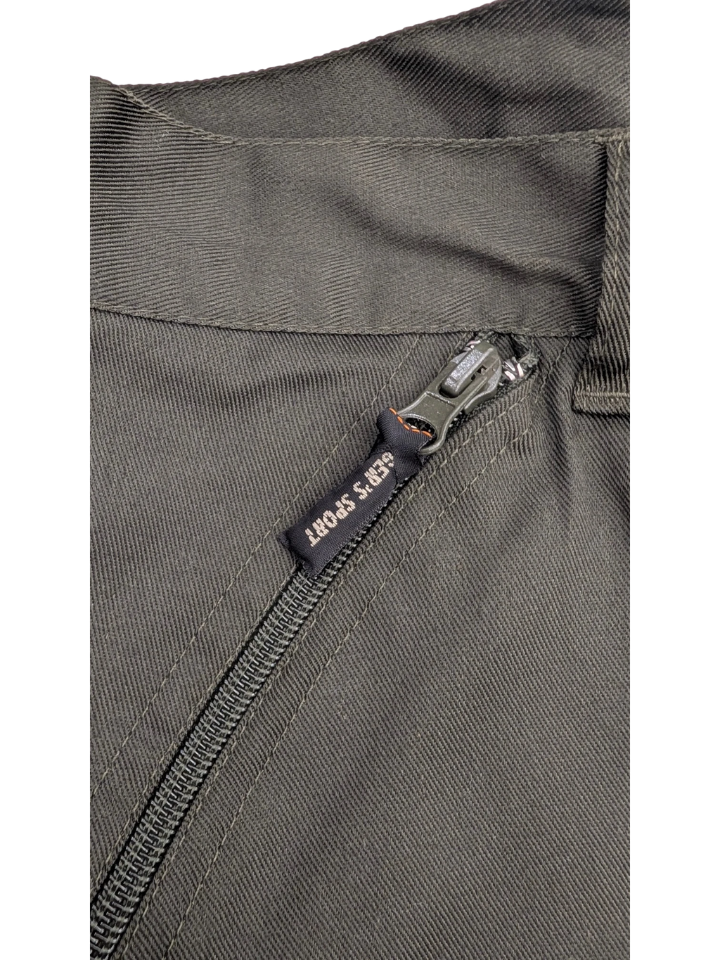 JAKE & IPI Ranger's Sport cargo pants in olive green cotton with zippered pockets.
