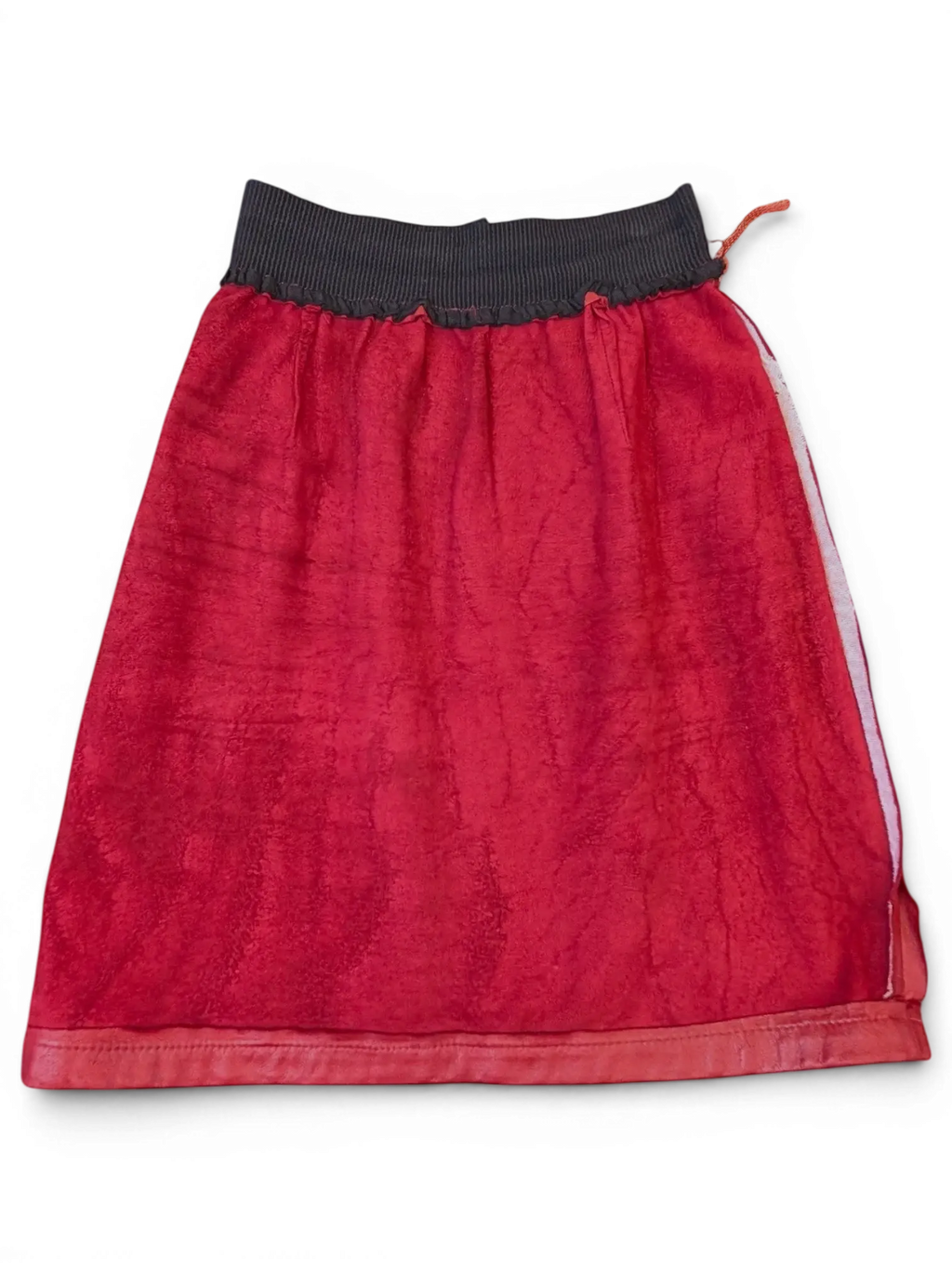 JAKE & IPI red faux leather skirt with a black ribbed elastic waistband and a smooth hemline.