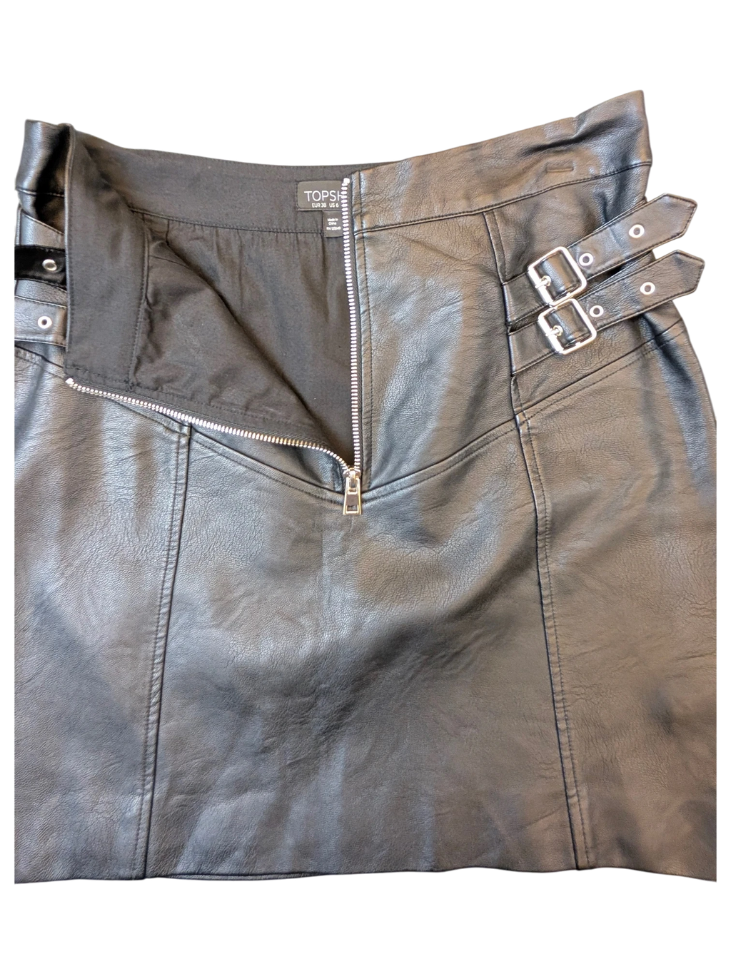 JAKE & IPI TOPSHOP black faux leather mini skirt with silver double buckle side details and front zip closure.