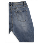JAKE & IPI Amisu vaaleansiniset skinny-farkut takataskuilla ja klassisilla denimtikkauksilla