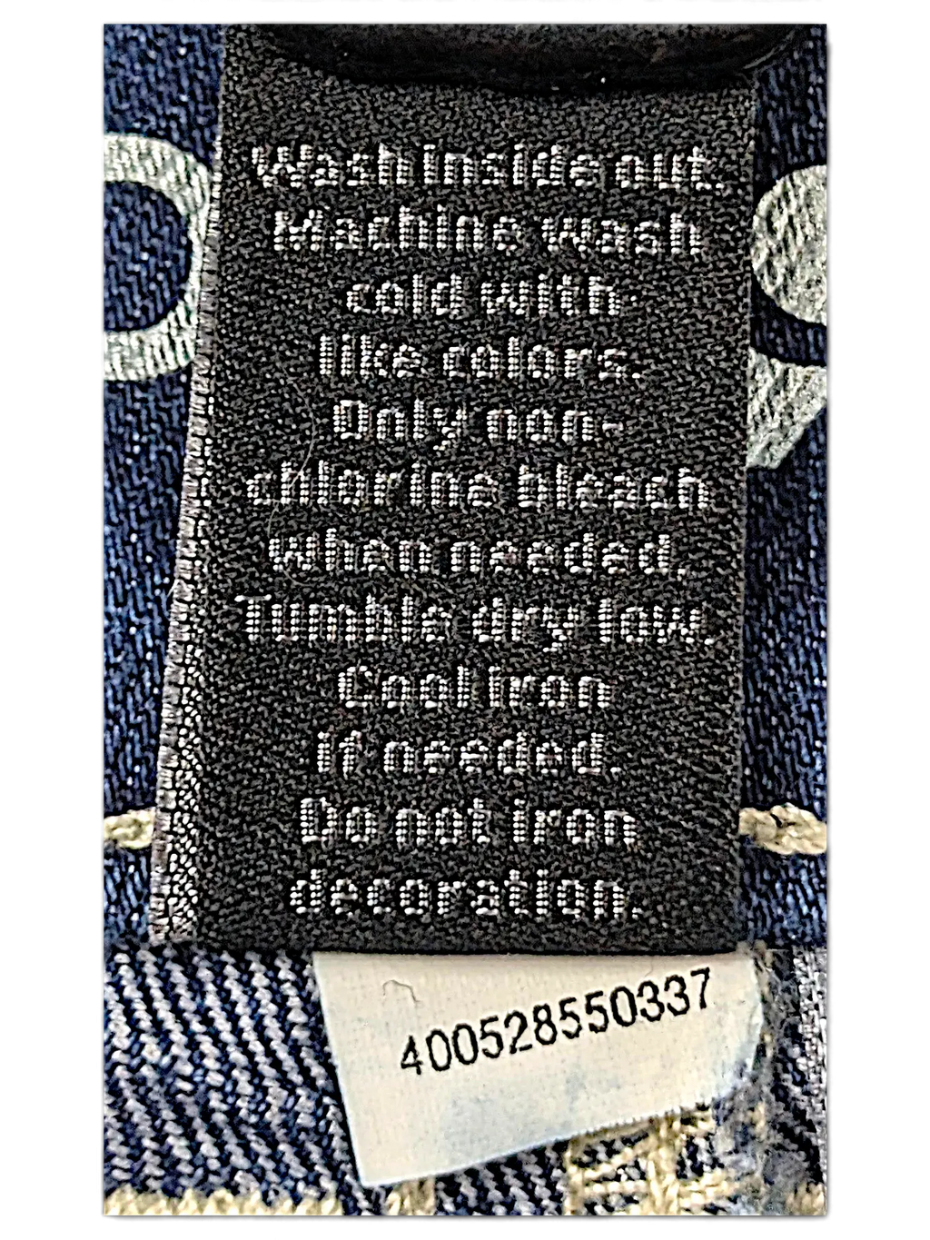 JAKE & IPI APT. 9 Capri jeans size 20W featuring a blue denim fabric with contrast stitching and care label details.