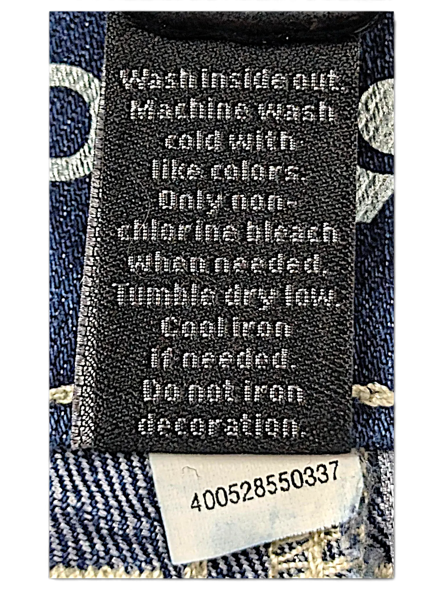 JAKE & IPI APT. 9 Capri jeans size 20W featuring a blue denim fabric with contrast stitching and care label details.