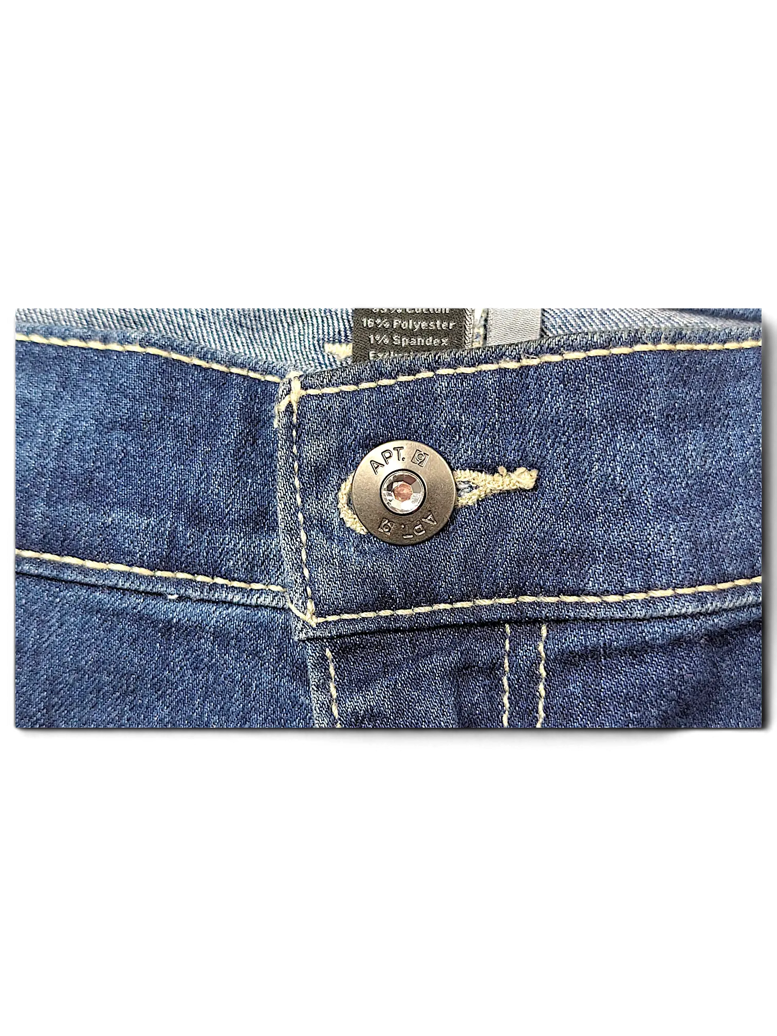 JAKE & IPI APT. 9 dark wash denim capri jeans featuring a branded metal button with a central rhinestone detail.