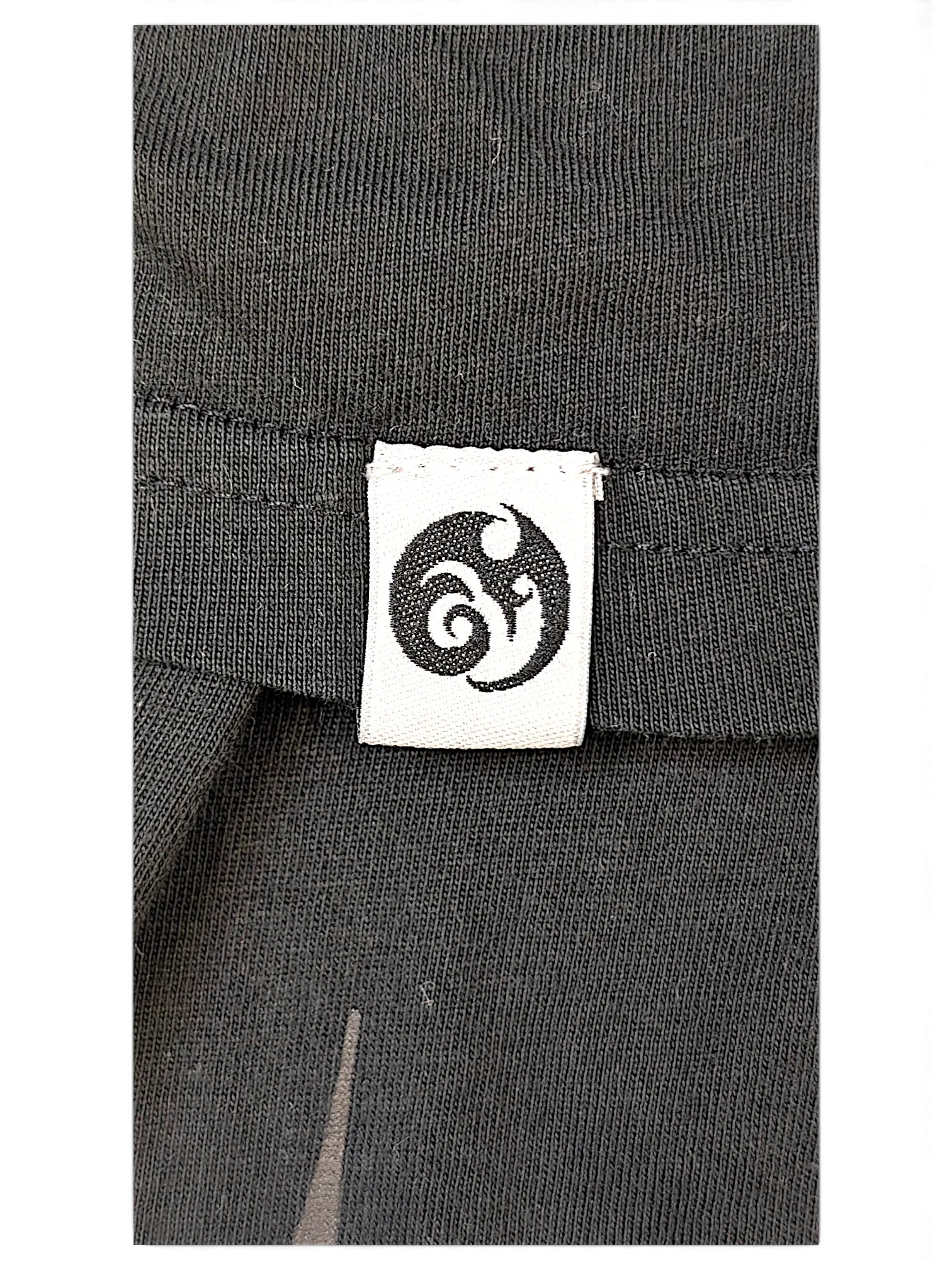 JAKE & IPI IBE Mori Velle long-sleeve shirt featuring a black cotton fabric with a white branded logo tag