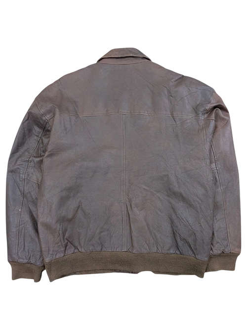 JAKE & IPI brown leather bomber jacket with ribbed cuffs and hem. Classic collar.