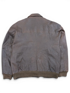 JAKE & IPI brown leather bomber jacket with ribbed cuffs and hem. Classic collar.