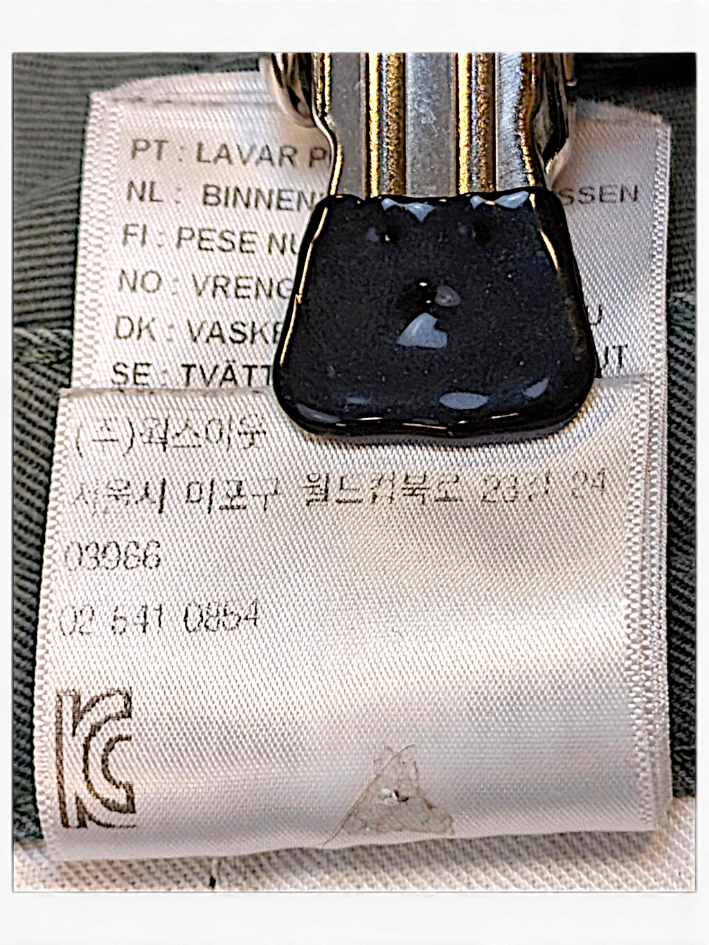 JAKE & IPI Carhartt Salford work pants internal care label with washing instructions and Korean text details