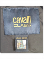 JAKE & IPI Cavalli Class musta lyhyt takki ketju- ja käärmekuviolla, kultaiset metalliosat ja tikattu rakenne.
