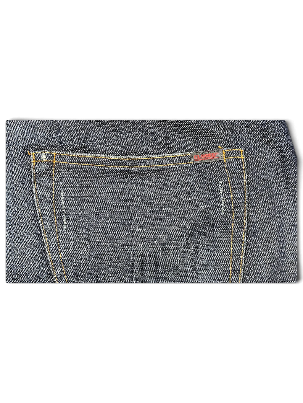 Close-up of a dark blue denim back pocket on JAKE & IPI Closed jeans with orange contrast stitching and logo tag.