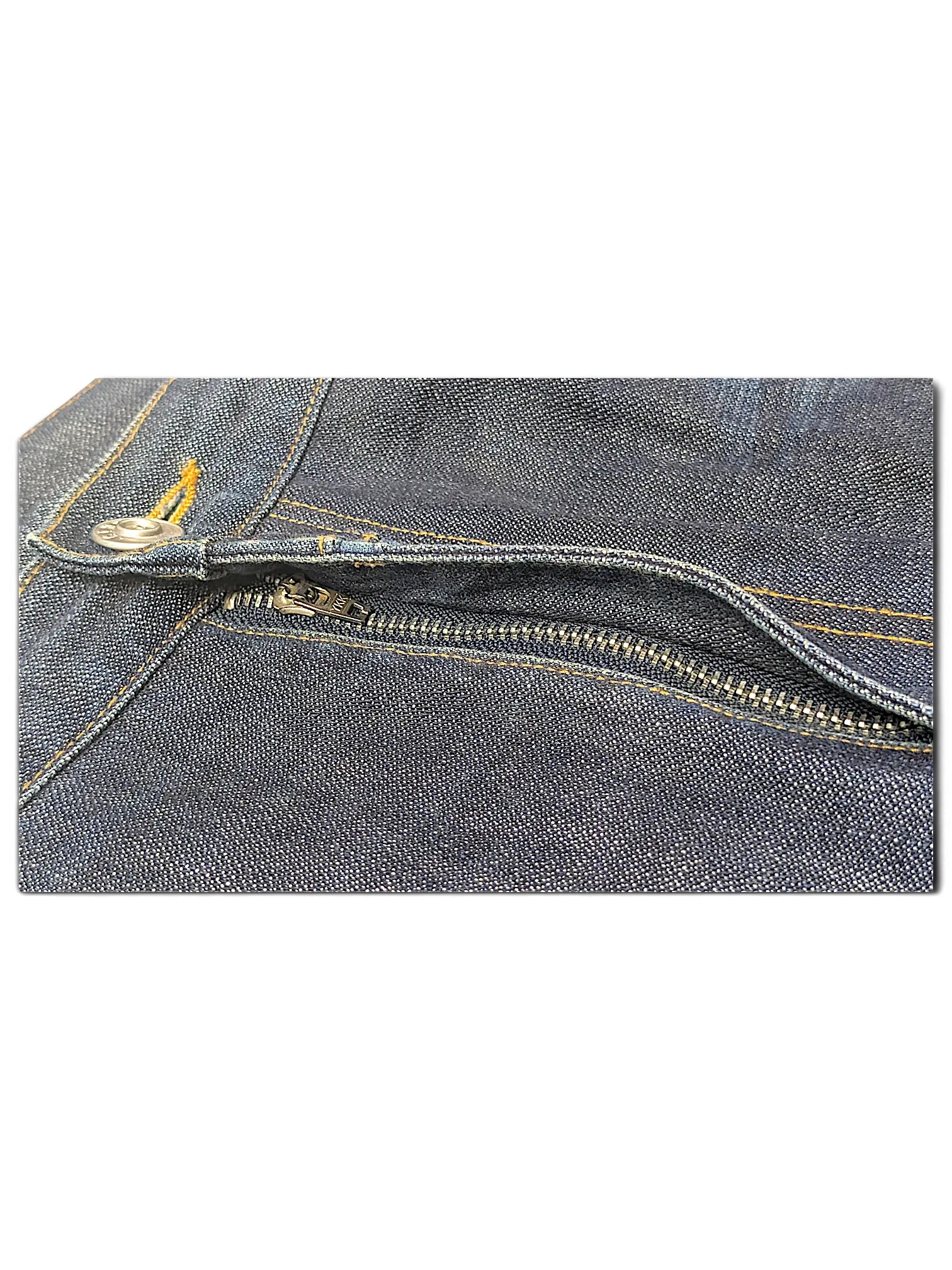 JAKE & IPI Closed denim jeans featuring a metal YKK zipper fly and classic contrast stitching detail.