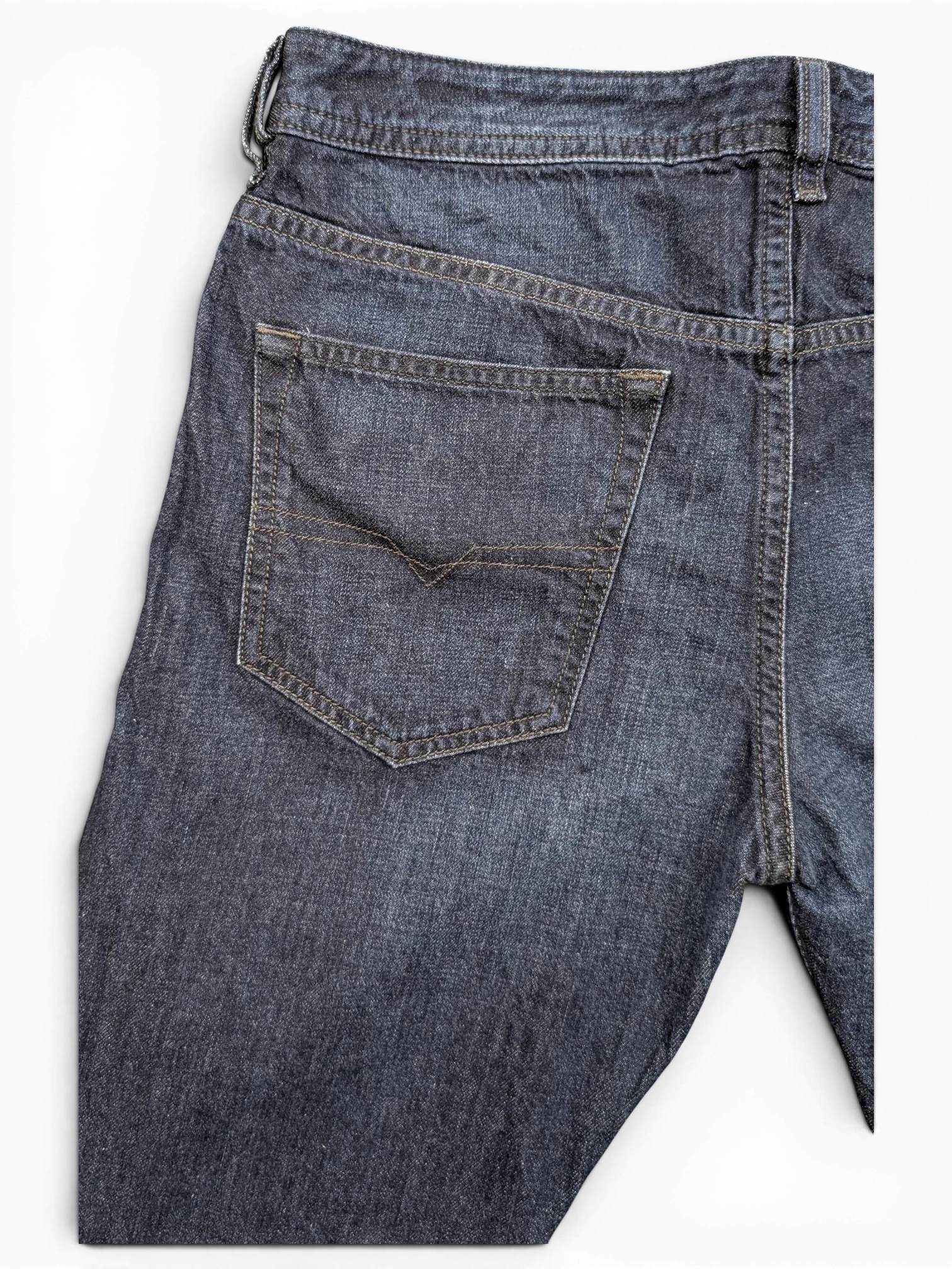 JAKE & IPI dark wash denim jeans, Buster fit, W32 L30, with signature stitching on back pockets.