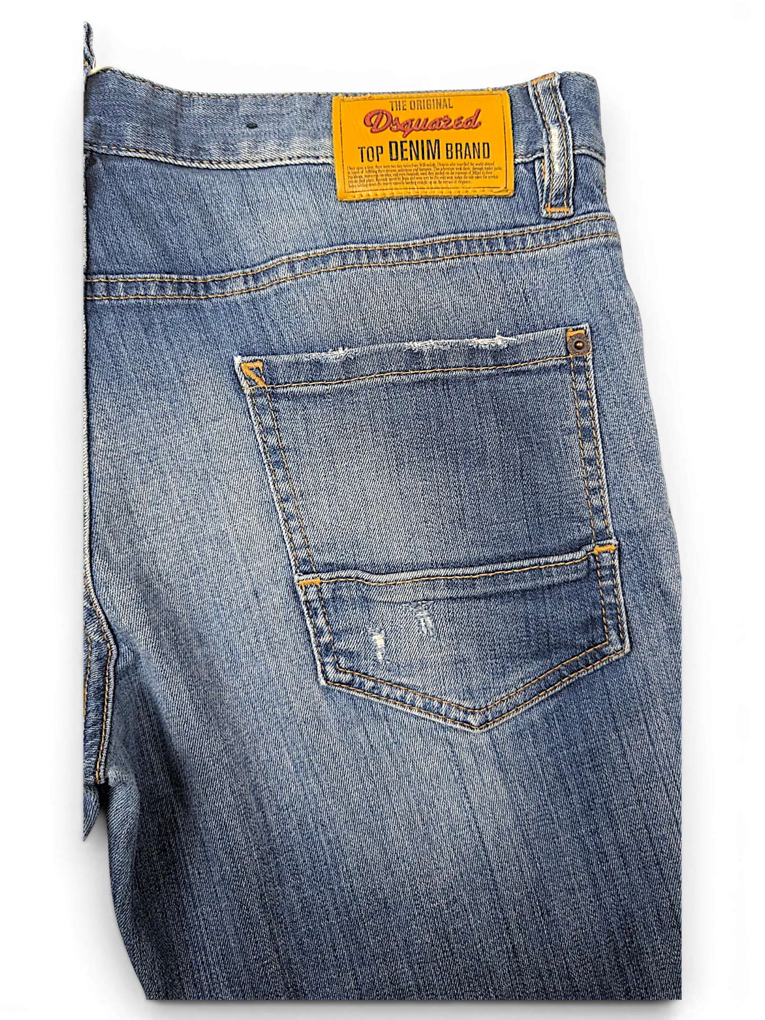 JAKE & IPI Dsquared2 blue denim jeans featuring a classic five-pocket design and a branded yellow leather back patch.