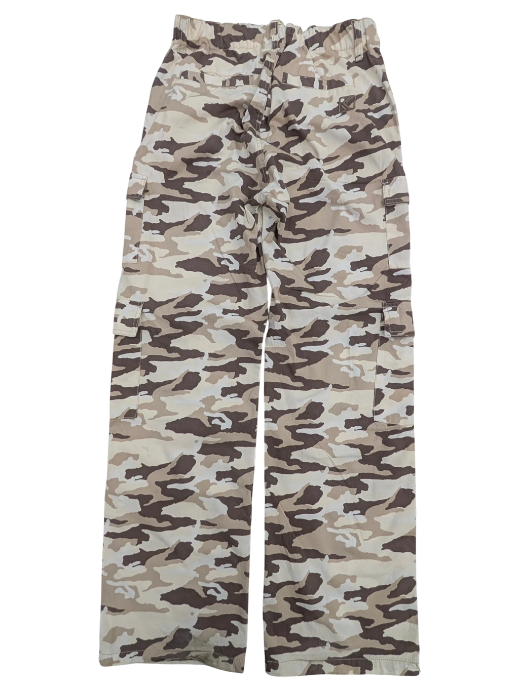 JAKE & IPI Karl Kani camo cargo pants in beige, brown, and white. Relaxed fit with multiple pockets.