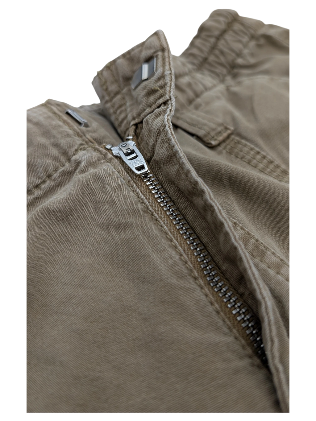 JAKE & IPI khaki cargo pants with zip fly and button closure, Y2K style.