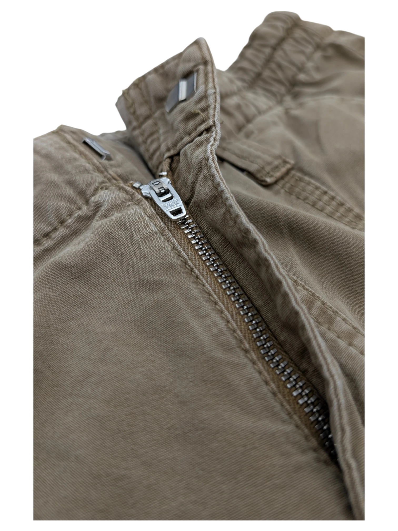 JAKE & IPI khaki cargo pants with zip fly and button closure, Y2K style.