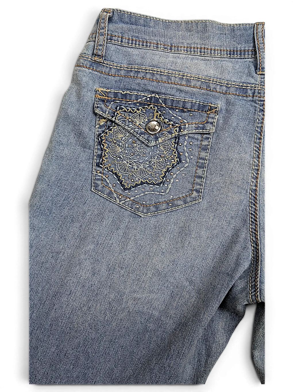 JAKE & IPI l.e.i. Taylor lowrise skinny jeans in light blue denim with embroidered floral back pocket detail
