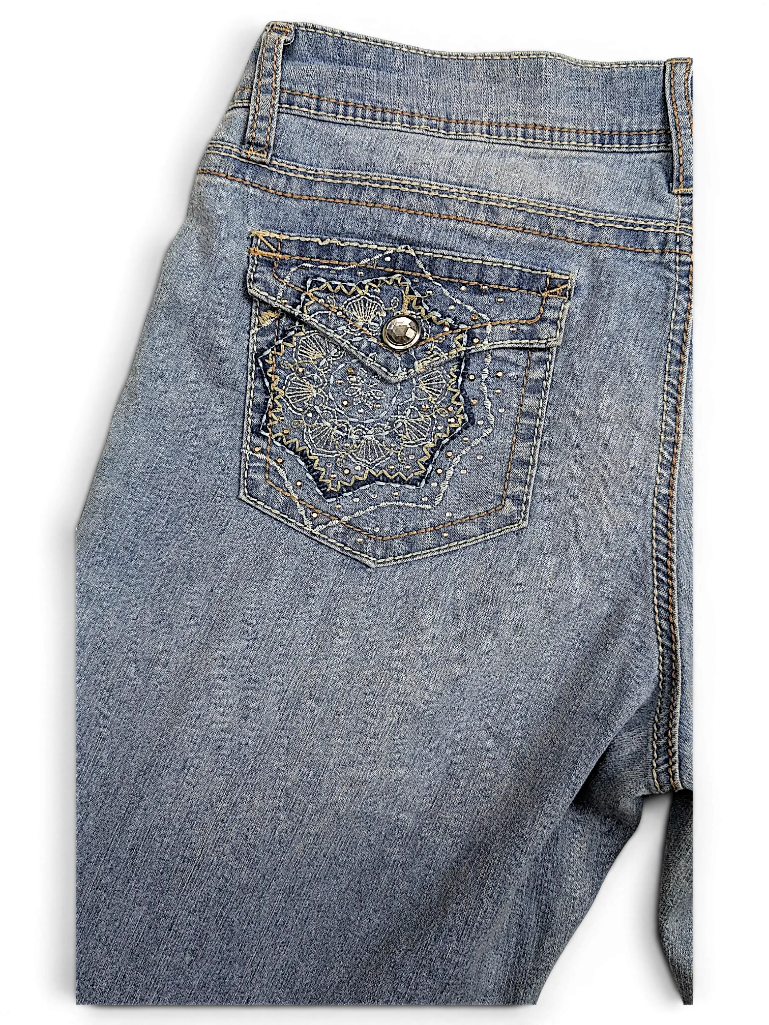 JAKE & IPI l.e.i. Taylor lowrise skinny jeans in light blue denim with embroidered floral back pocket detail