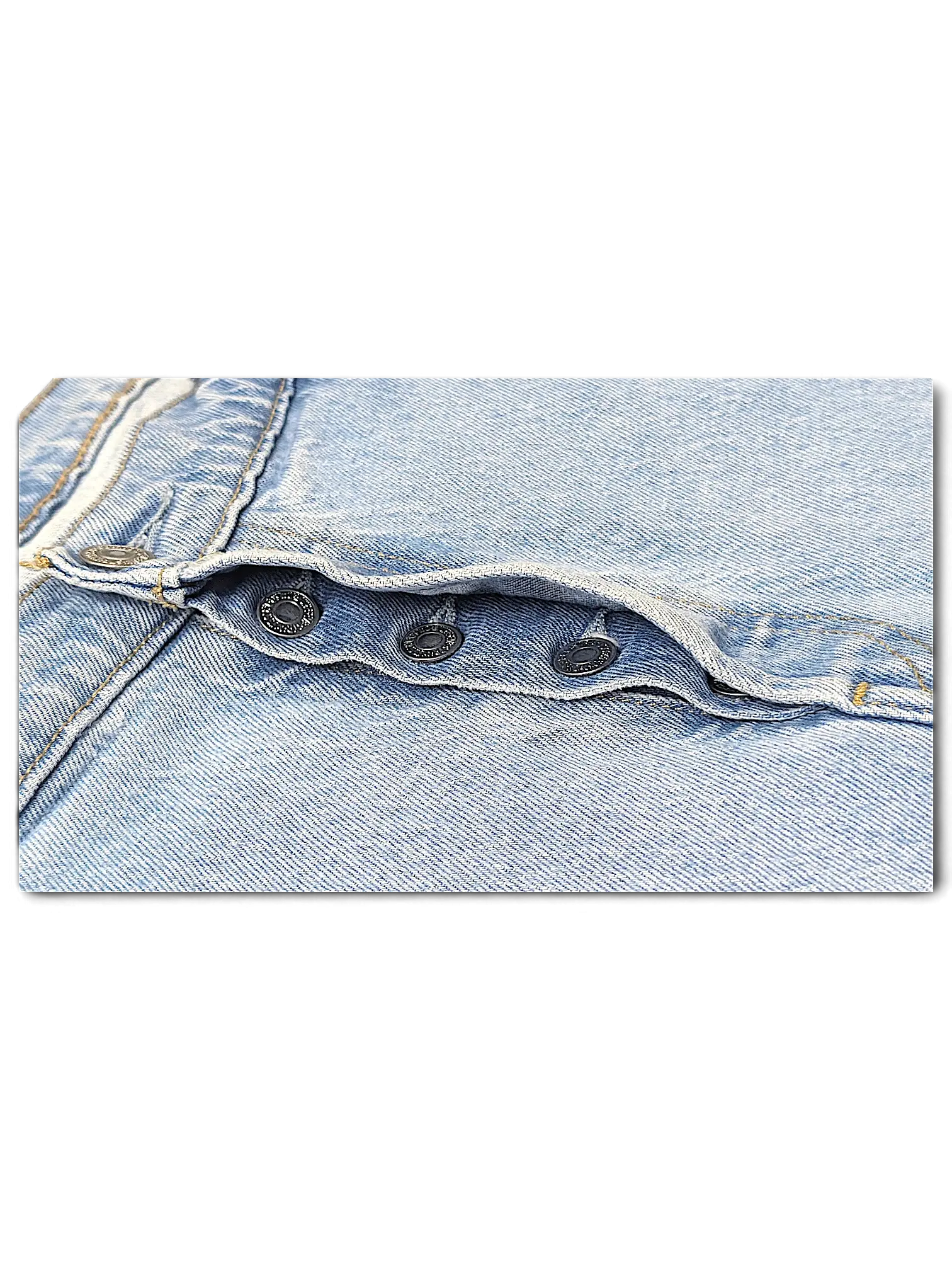 JAKE & IPI Levi's 501 20W light wash denim jeans featuring a classic button fly closure detail.
