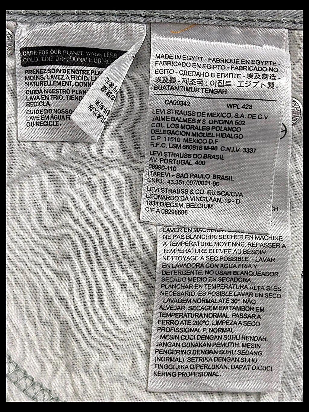 JAKE & IPI Levi's 511 chino interior care and origin label stitched inside the grey fabric waistband