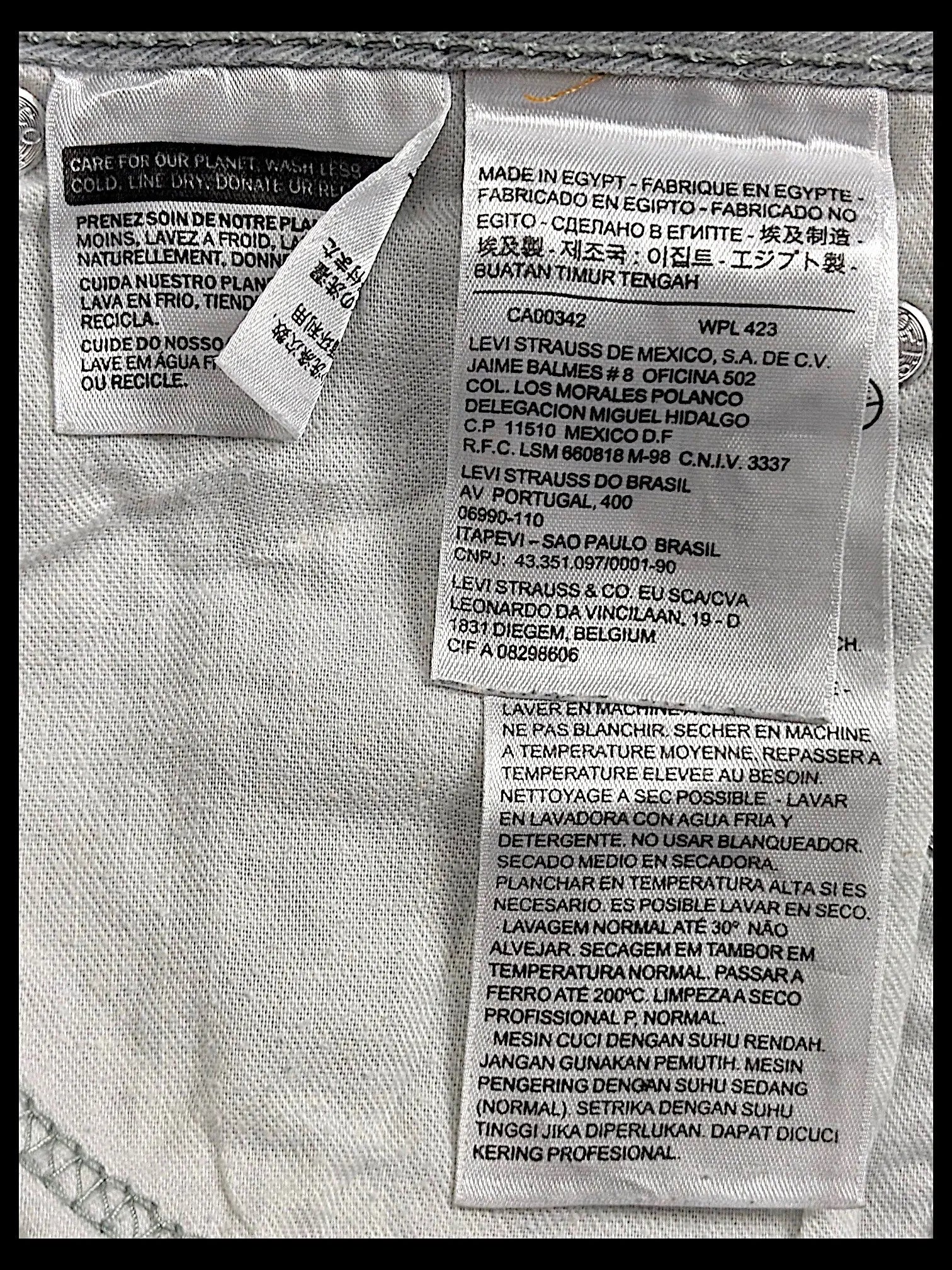 JAKE & IPI Levi's 511 chino interior care and origin label stitched inside the grey fabric waistband