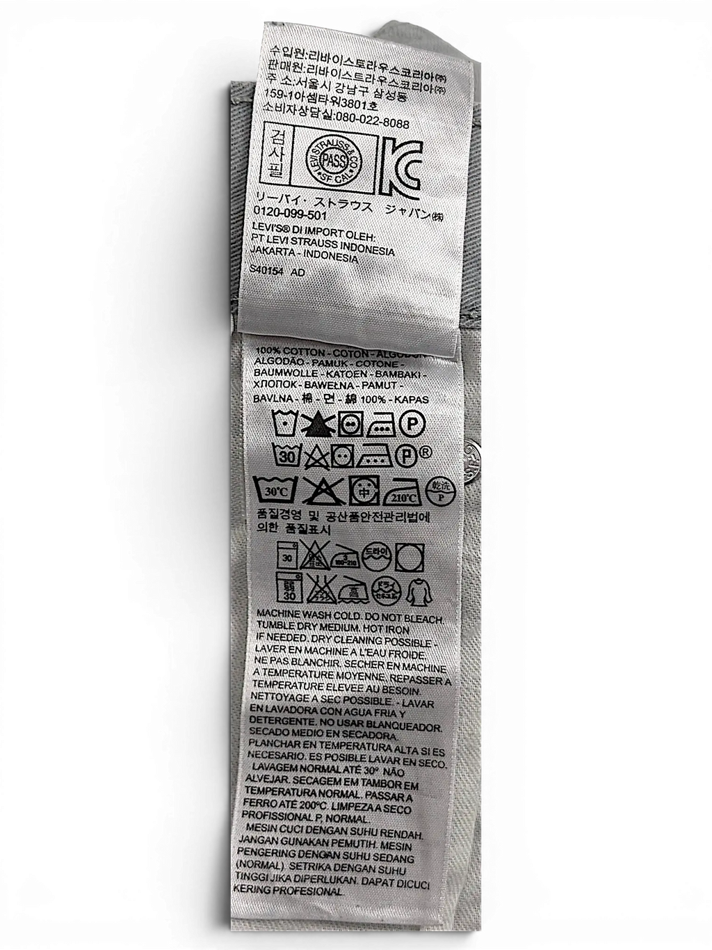 JAKE & IPI Levi's 511 chino pants interior care label with 100% cotton fabric composition and washing instructions