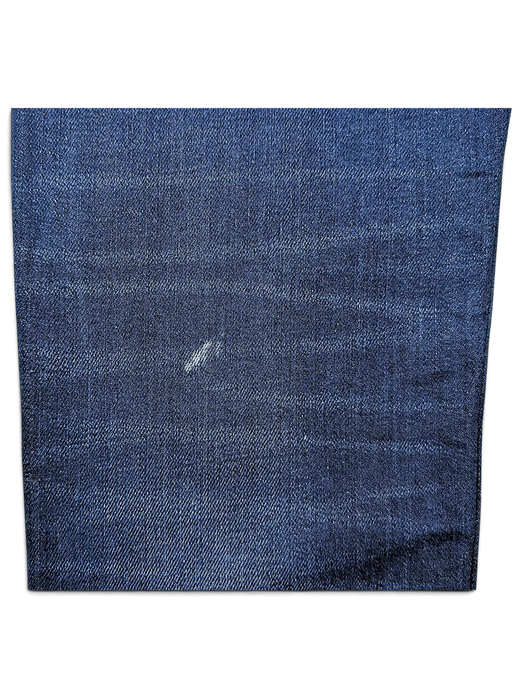 JAKE & IPI Levi's 514 dark blue denim jeans featuring a small distressed white mark on the fabric surface.