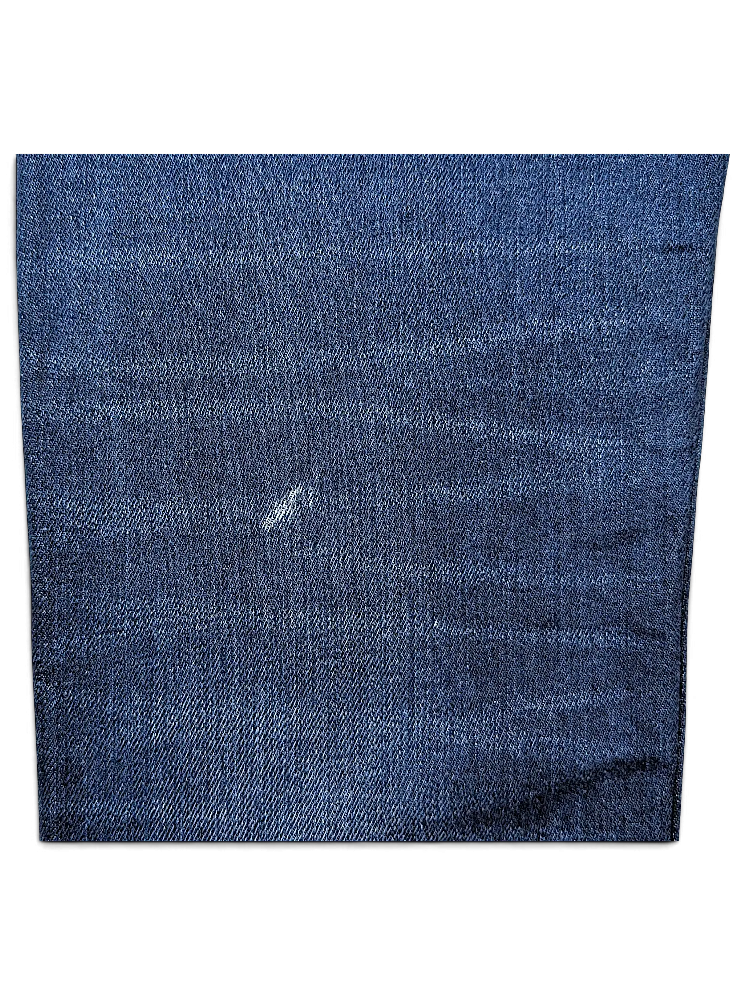 JAKE & IPI Levi's 514 dark blue denim jeans featuring a small distressed white mark on the fabric surface.