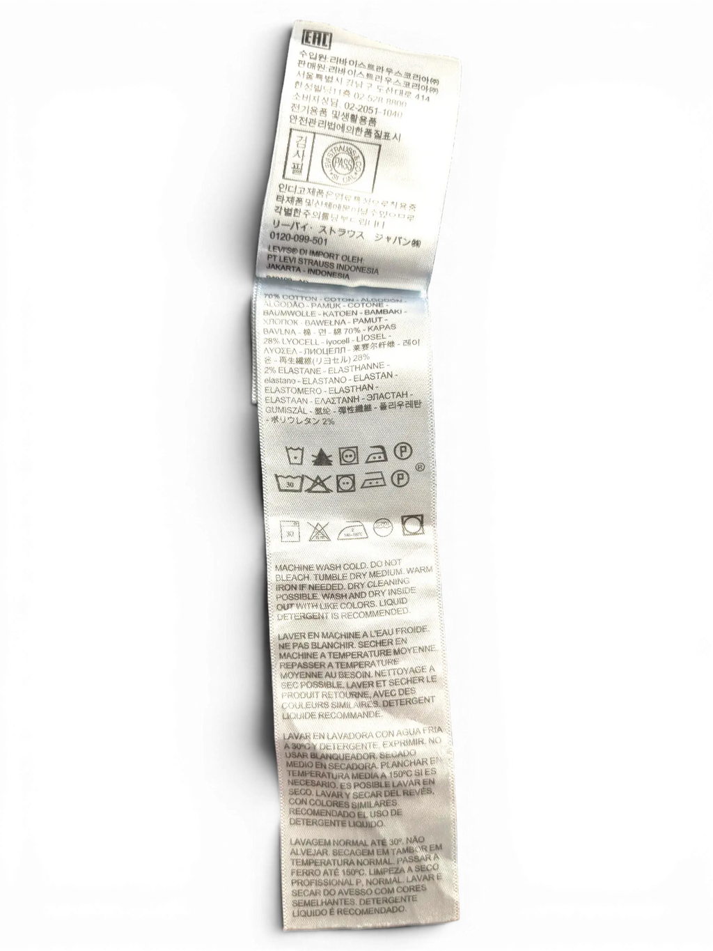 JAKE & IPI Levi's 514 jeans care label showing fabric composition and washing instructions in multiple languages