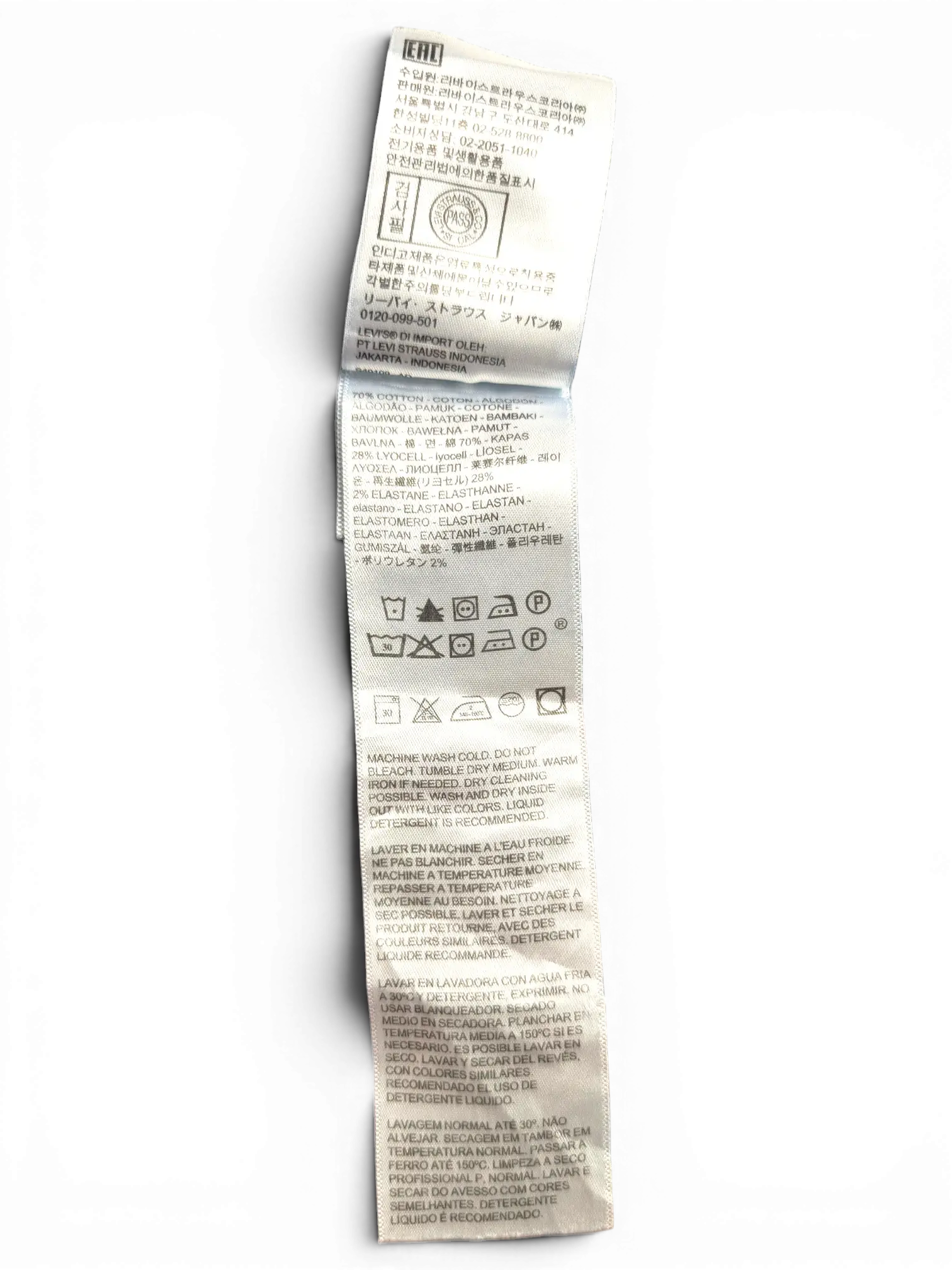 JAKE & IPI Levi's 514 jeans care label showing fabric composition and washing instructions in multiple languages