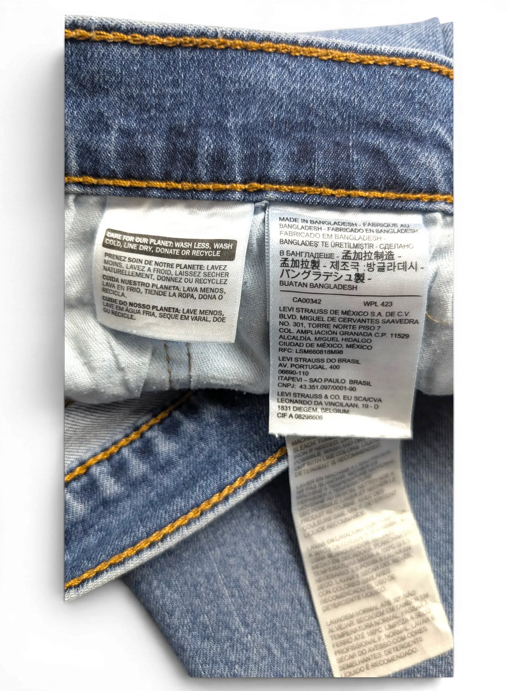 JAKE & IPI Levi's 514 jeans interior care and origin label in blue denim fabric