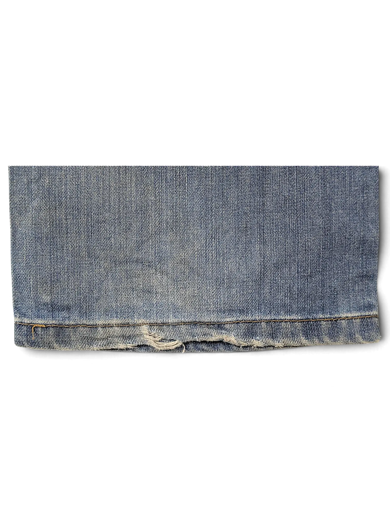 JAKE & IPI Levi's 514 blue denim jeans showing frayed hem detail on the leg opening.