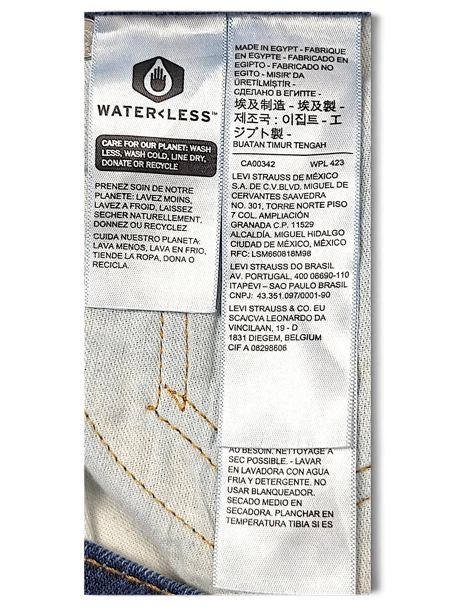 JAKE & IPI Levi's 514 jeans care label with Water<Less technology and manufacturing details in multiple languages