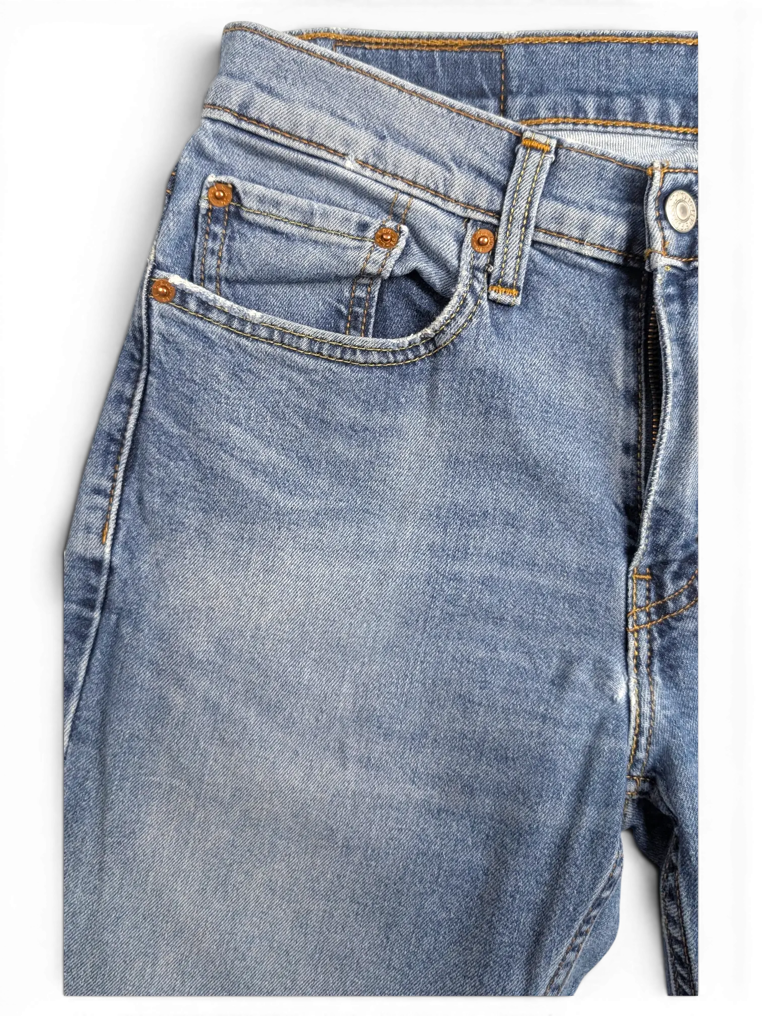 JAKE & IPI Levi's 514 light blue denim jeans with classic five-pocket styling and copper rivets