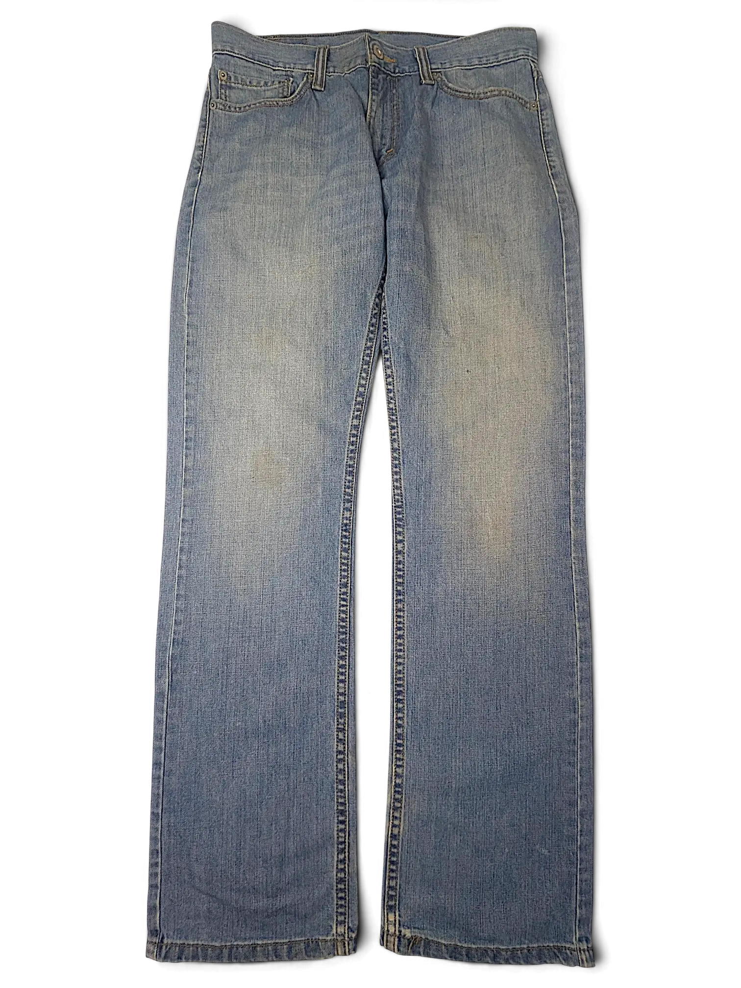 JAKE & IPI Levi's 514 light wash denim jeans with a classic five-pocket construction and straight leg fit.