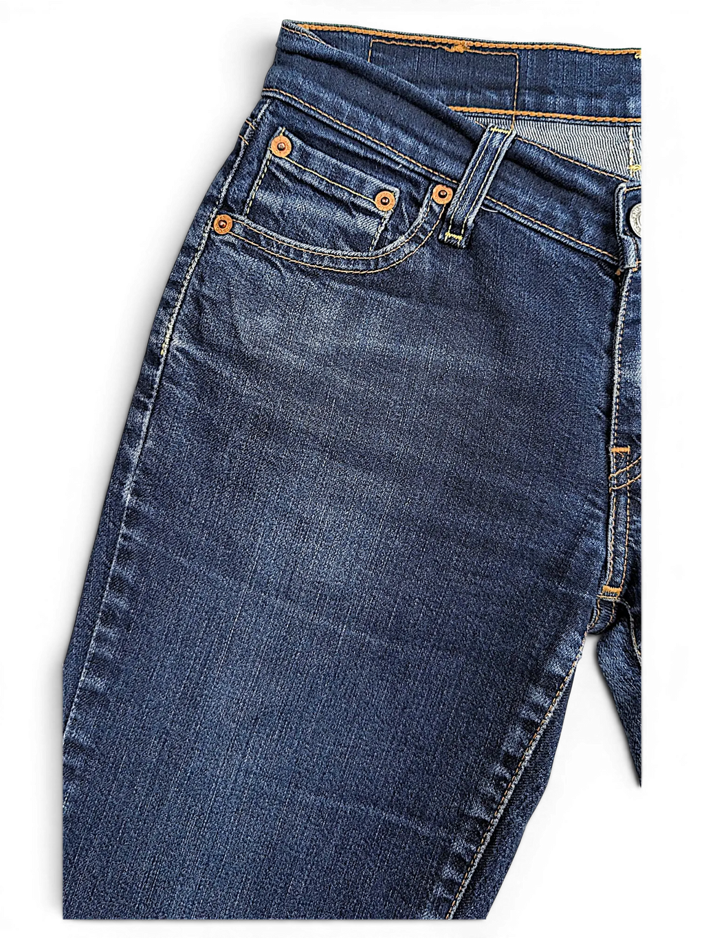 JAKE & IPI Levi's 529 bootcut jeans in dark blue denim with classic five-pocket styling and copper rivets.