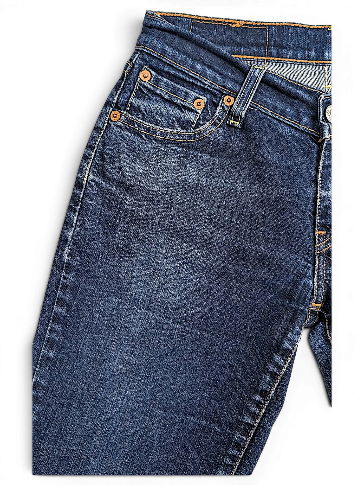 JAKE & IPI Levi's 529 bootcut jeans in dark blue denim with classic five-pocket styling and copper rivets.