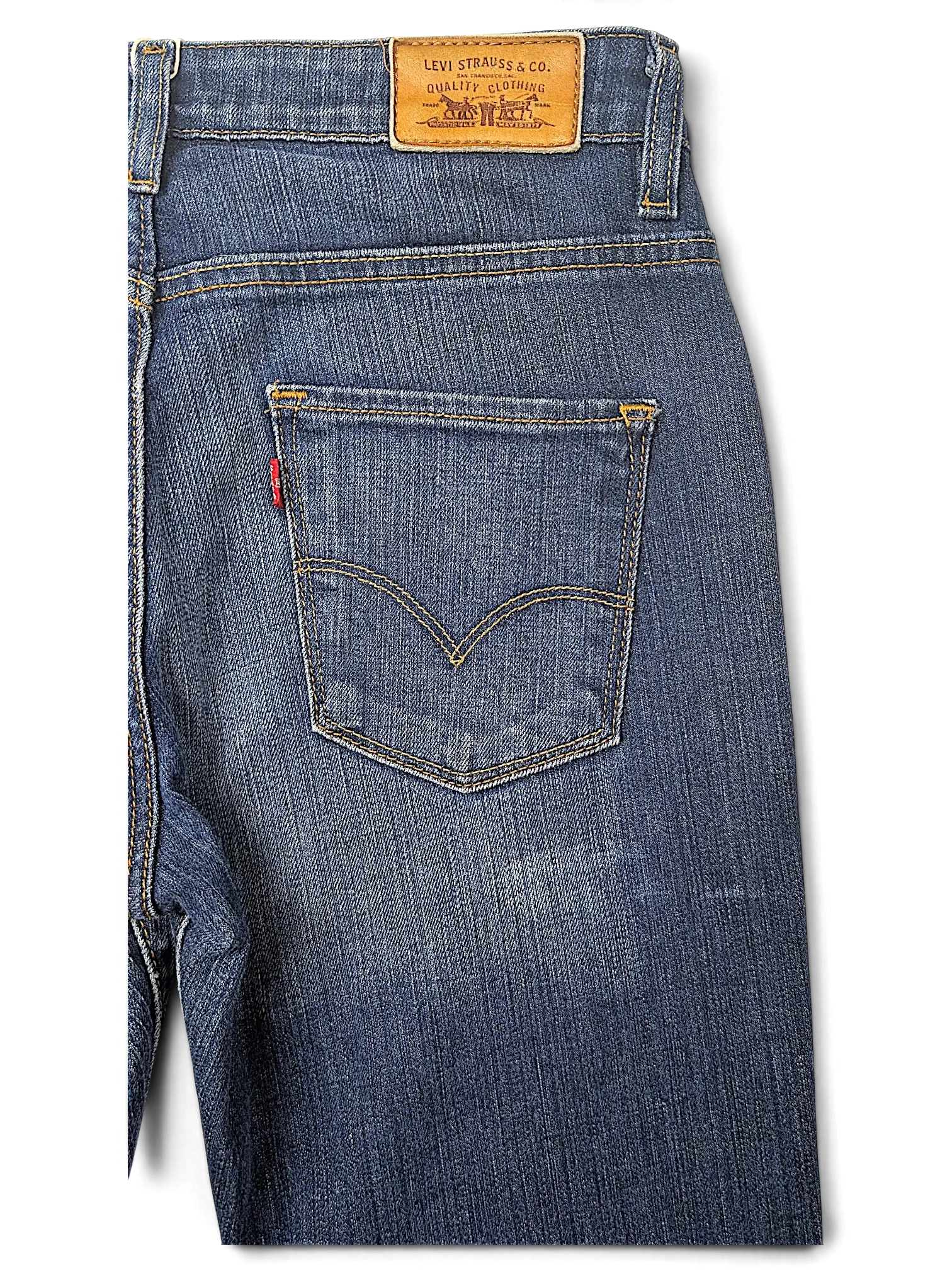 JAKE & IPI Levi's Contour Boot jeans in dark blue denim with classic back pocket stitching and leather logo patch