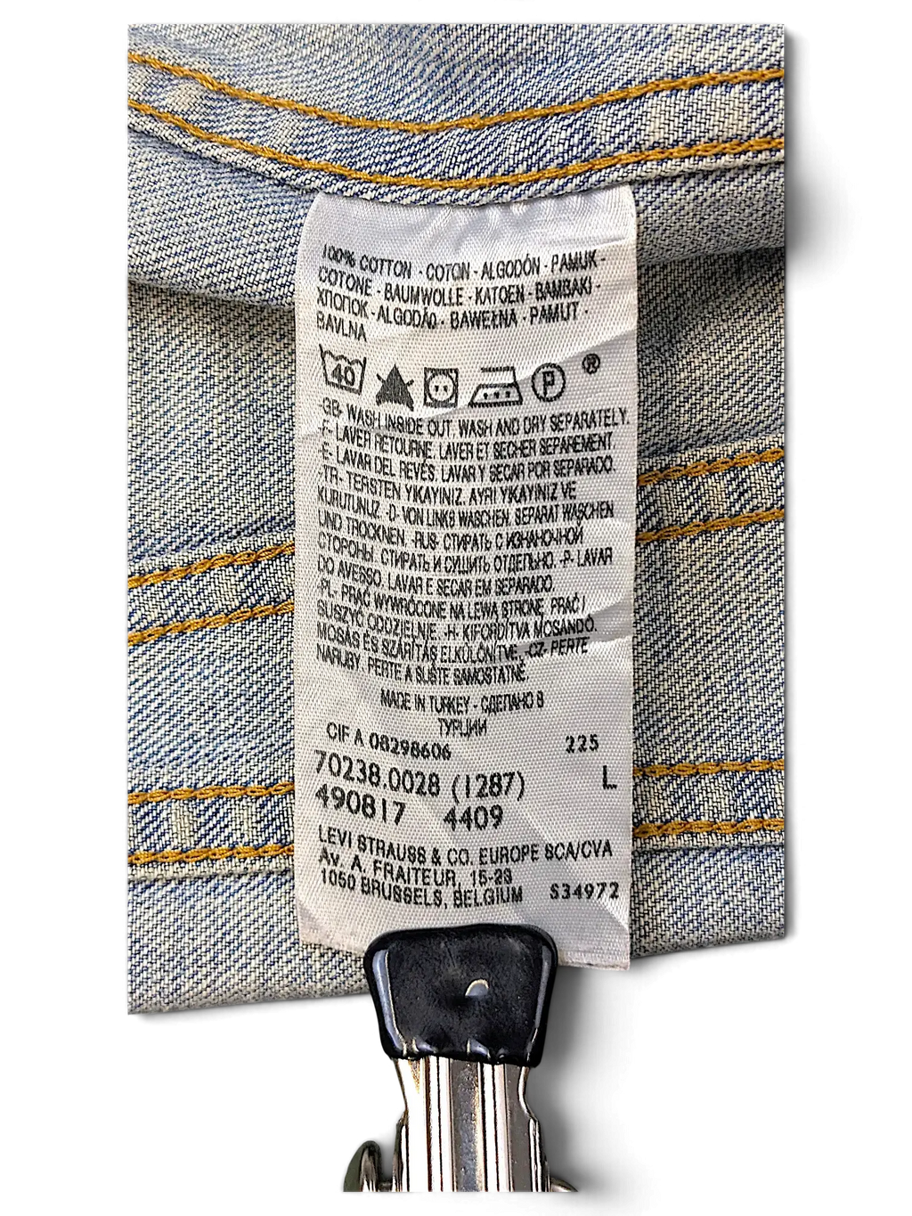 JAKE & IPI Levi's distressed denim jacket care label showing 100% cotton material and washing instructions