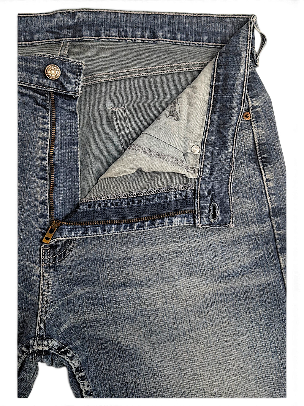 JAKE & IPI Levi’s 505 faded blue stretch denim jeans with a metal zip fly and distressed detailing.