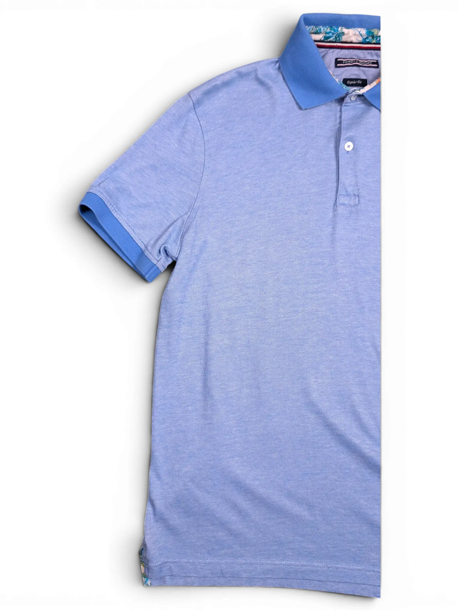 JAKE & IPI pre-owned light blue Tommy Hilfiger polo shirt with a contrasting collar and short sleeves.