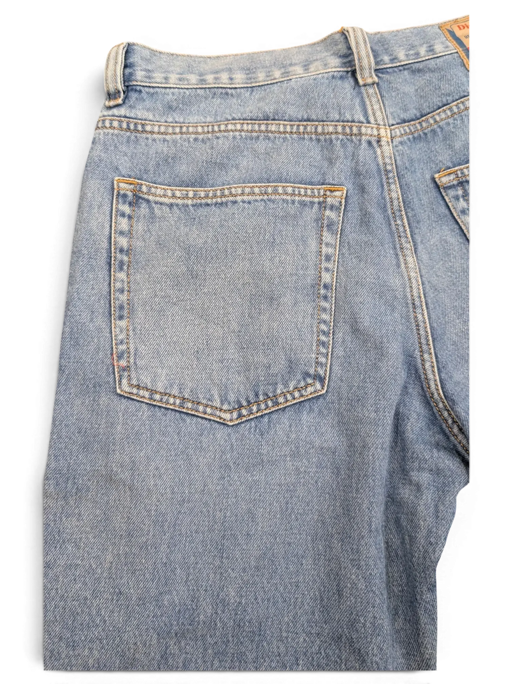 JAKE & IPI light wash denim jeans with 5 pockets and classic stitching. W30 L30.