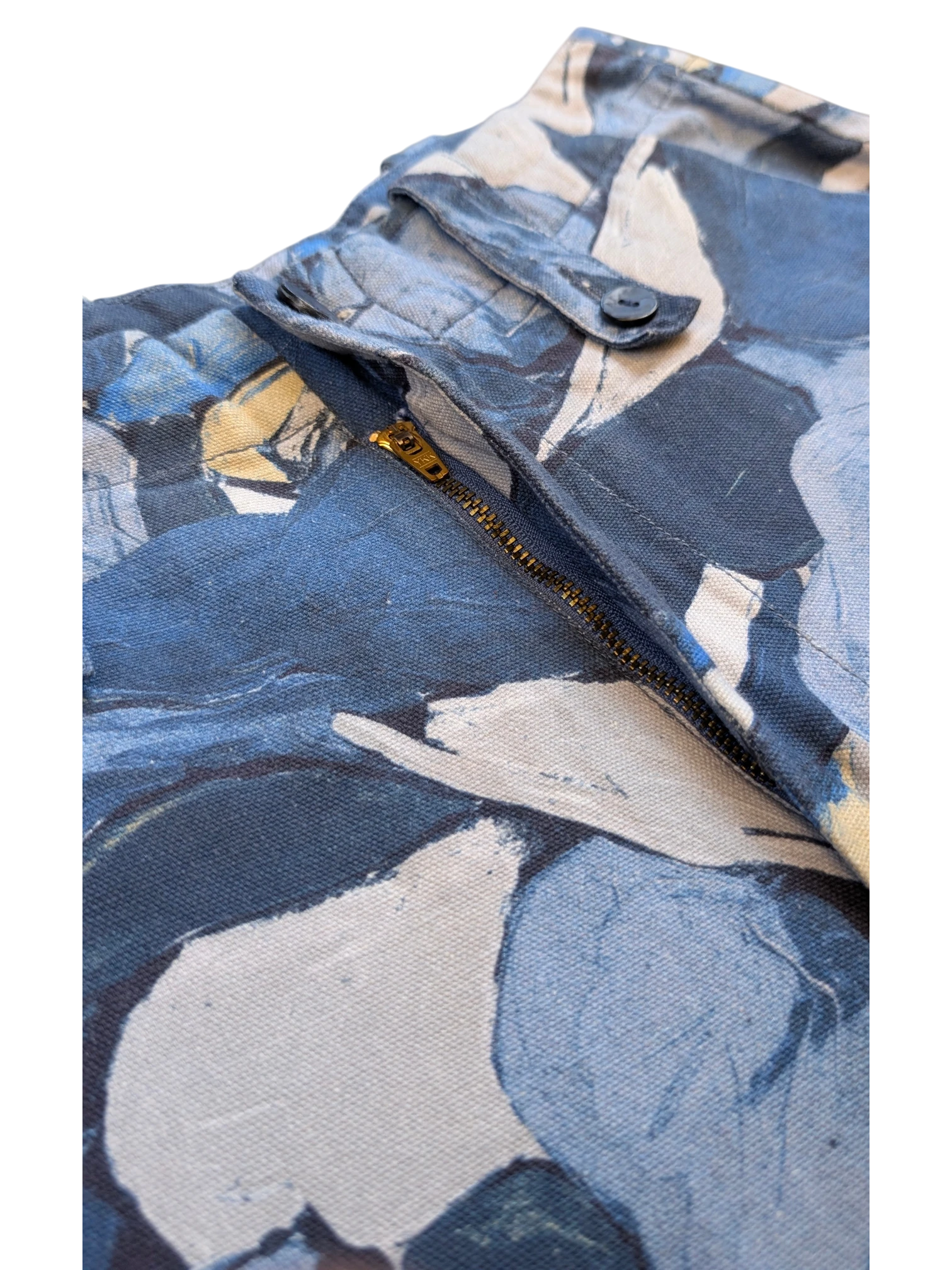 JAKE & IPI Maliparmi abstract blue floral print cargo pants with brass zipper and button closure.