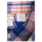 JAKE & IPI vintage ruudullinen pitkähihainen paita sinisenä, vaaleanpunaisena ja beigenä, huolittelematon helma ja painonappitaskut.