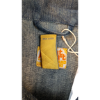 JAKE & IPI Platinum FUBU -farkkutakki, keltaiset laput ja RN# 37980 -merkintä.