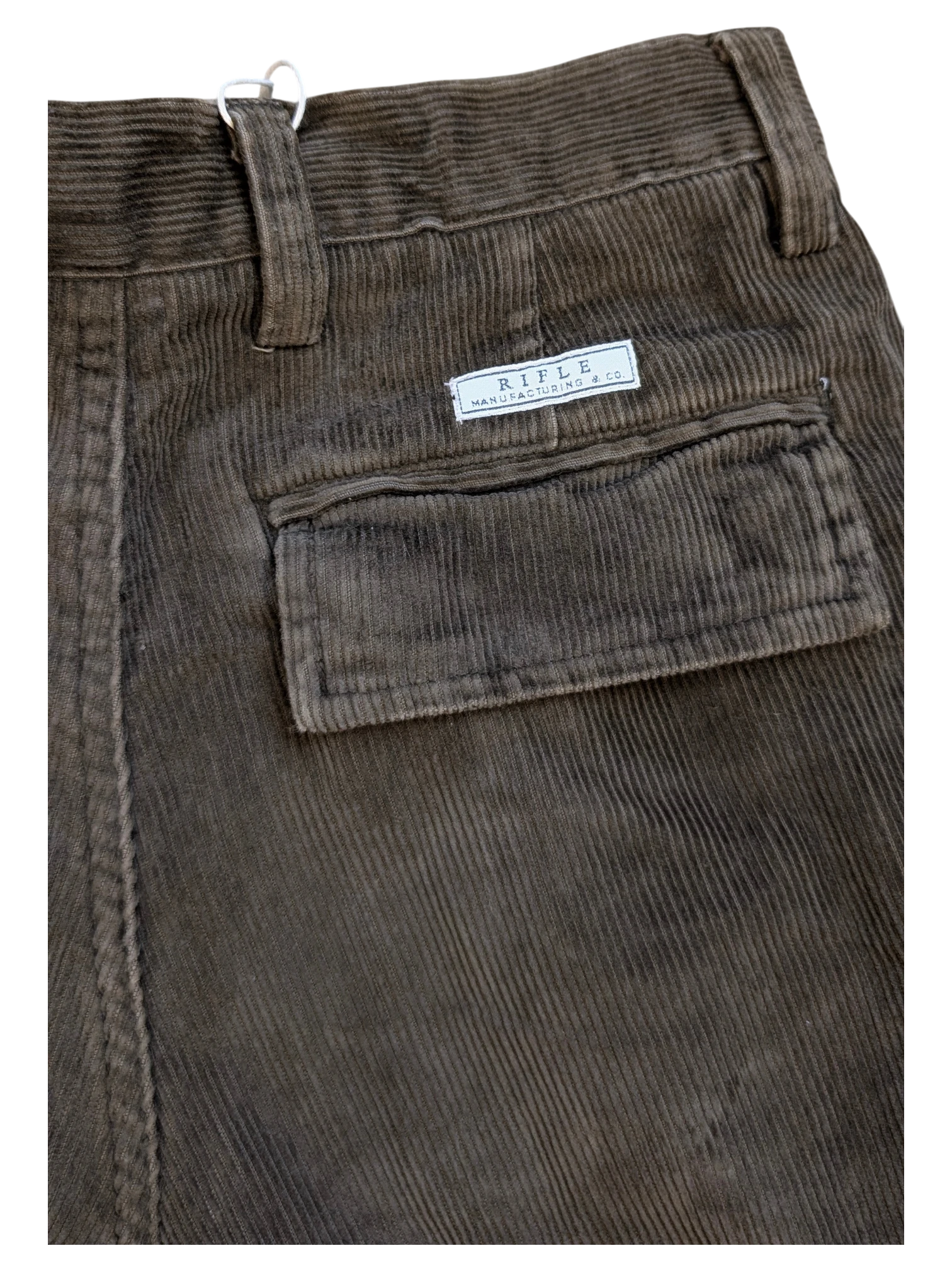JAKE & IPI RIFLE corduroy cargo pants in brown with a rear pocket and belt loops.