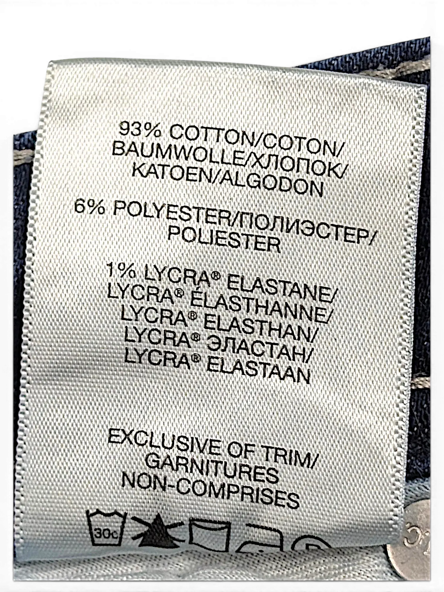 JAKE & IPI Silver Jeans Co. Suki Capri care label showing 93% cotton, 6% polyester, and 1% Lycra elastane blend